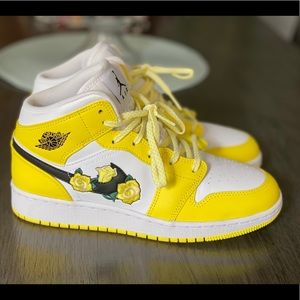 Youth size 5.5 Nike Air Jordan 1 Mid GS